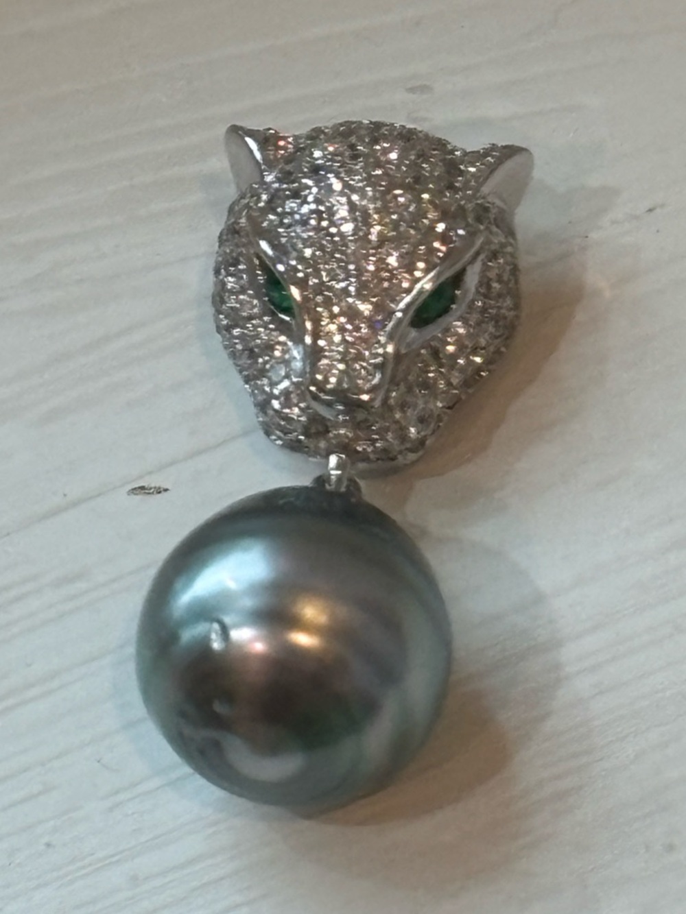 Leopard Head Drop Pendant with Black Tahitian saltwater pearl